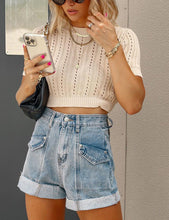 Laden Sie das Bild in den Galerie-Viewer, Pocketed High Waist Cuffed Denim Shorts