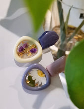 画像をギャラリービューアに読み込む, Triangle Shape Pressed Flowers Hair Pins