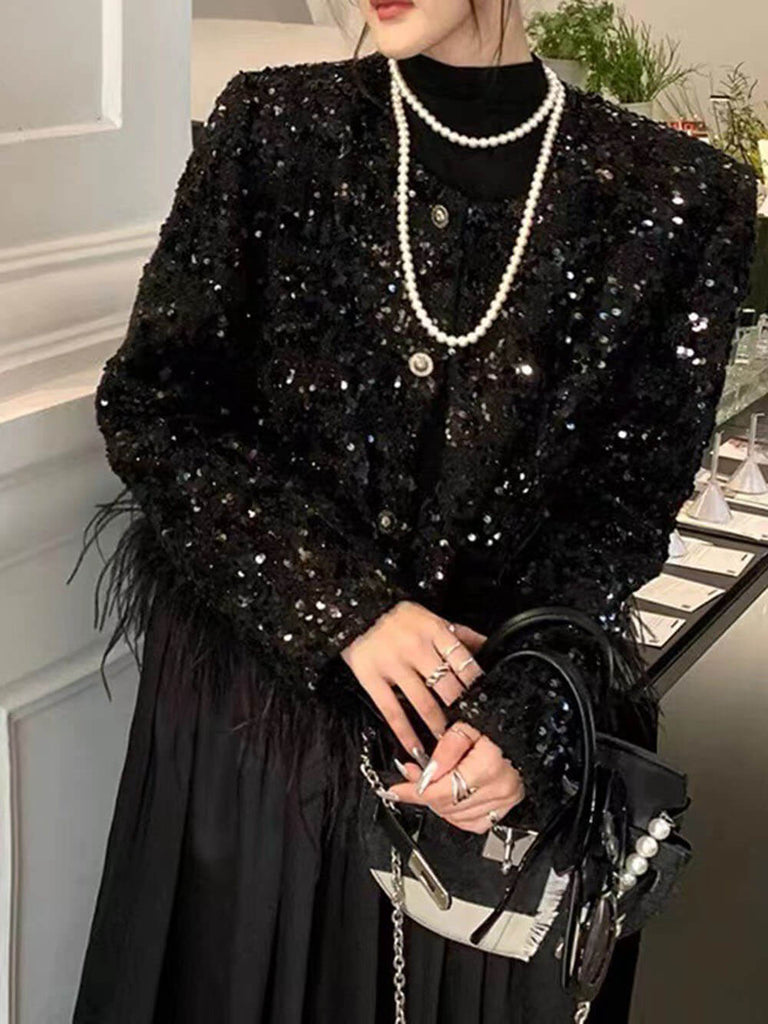 Veste à paillettes noires avec plumes