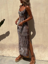 Carica l&#39;immagine nel visualizzatore di Gallery, Halter Print Backless Midi dress