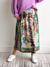 Görseli Galeri görüntüleyiciye yükleyin, Ethnic Style Personalized Graffiti Casual Satin Print Skirt