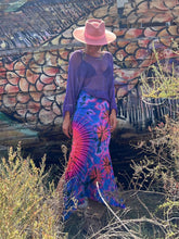 Laden Sie das Bild in den Galerie-Viewer, Slim Fit Hip-Hugging Printed Slit Maxi Skirt