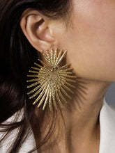 Load image into Gallery viewer, Retro Scalloped Geometric Stud Earrings