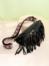 Laden Sie das Bild in den Galerie-Viewer, Vintage Totem Shoulder Strap Tassel Hobo Bag