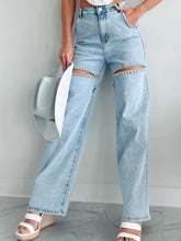 Load image into Gallery viewer, Rhinestone Detailed Distressed Straight Jeans