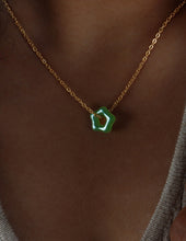 Carregar imagem no visualizador da galeria, Flower Jade Necklace