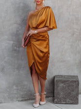 Laden Sie das Bild in den Galerie-Viewer, Single Sleeve Irregular Evening Dress