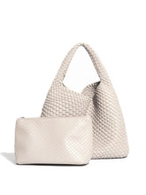 Carregar imagem no visualizador da galeria, Recycled Vegan Intrecciato Shoulder Bag