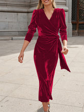 Načíst obrázek do prohlížeče Galerie, French Elegance Velvet Midi Dress