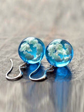 Carregar imagem no visualizador da galeria, Blue Sky Sphere Dangle Earrings Terrarium Clear Cloudy Sky Designer Earrings