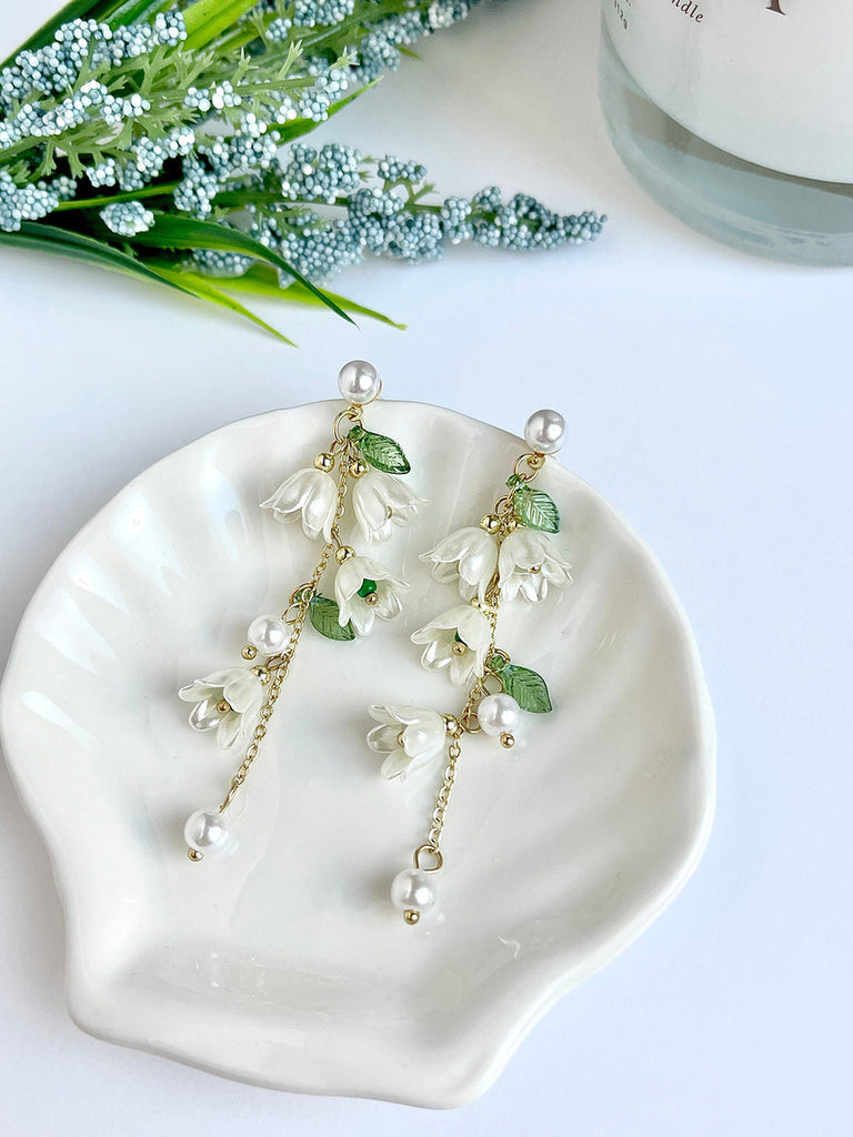 Boucles d'oreilles à pompons mignonnes - Tulipes, nœud, fleurs de fée blanches