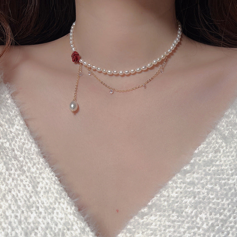 Collier de perles en forme de fleur de rose