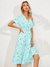 Laden Sie das Bild in den Galerie-Viewer, Fashion Casual Small Floral Short-sleeved Dress