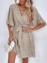 Laden Sie das Bild in den Galerie-Viewer, V-neck Waist Fashion Versatile Boho Dress