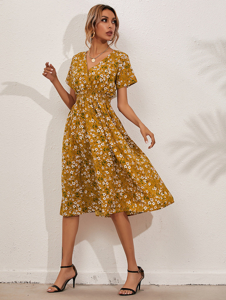 Robe décontractée à manches courtes et à petites fleurs