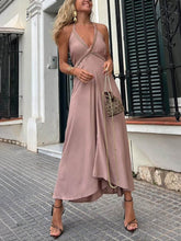 Carregar imagem no visualizador da galeria, Halterneck V-Neck Maroon Makeup Midi Dress