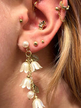 Laden Sie das Bild in den Galerie-Viewer, Cute Tassel Earrings - Tulips Bow White Fairy Flowers