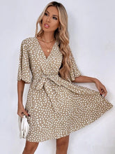 Laden Sie das Bild in den Galerie-Viewer, V-neck Waist Fashion Versatile Boho Dress