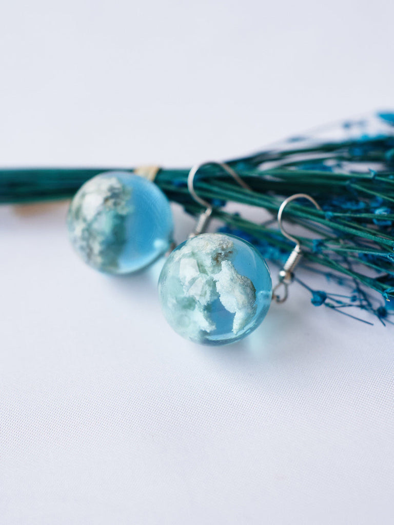 Boucles d'oreilles pendantes en forme de sphère de ciel bleu Terrarium Boucles d'oreilles de créateur en forme de ciel nuageux clair