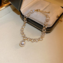 Lataa kuva Galleria-katseluun, Lrregular Pearl T-Buckle Bracelet