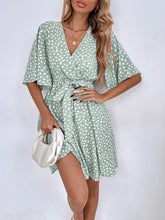 Laden Sie das Bild in den Galerie-Viewer, V-neck Waist Fashion Versatile Boho Dress