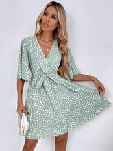 Laden Sie das Bild in den Galerie-Viewer, V-neck Waist Fashion Versatile Boho Dress