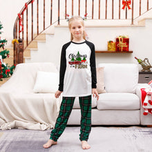 Laden Sie das Bild in den Galerie-Viewer, Merry Christmas Green Plaid and Black Pajamas Set