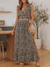 Laden Sie das Bild in den Galerie-Viewer, Printed Tie Back Cropped Top and Maxi Skirt Set