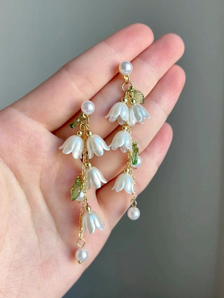 Boucles d'oreilles à pompons mignonnes - Tulipes, nœud, fleurs de fée blanches