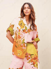 Carregar imagem no visualizador da galeria, Sophisticated Feel Unique Print Button Down Oversized Blouse