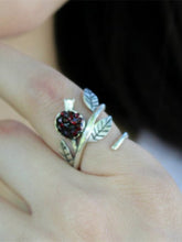 Lataa kuva Galleria-katseluun, Royal Pomegranate Design Silver Leaf Twine Ring