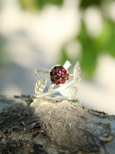 Load image into Gallery viewer, Royal Pomegranate Design Silver Leaf Twine Ring