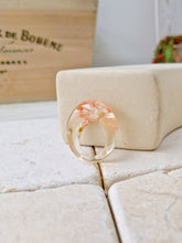 Carica l&#39;immagine nel visualizzatore di Gallery, White Daisy Oval Resin Ring