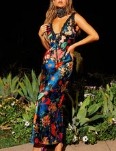 Carregar imagem no visualizador da galeria, V-neck Slip Floral Print Satin Maxi Dress