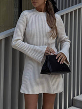 Carregar imagem no visualizador da galeria, Knitted Hollow Mini Dress