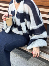 Carica l&#39;immagine nel visualizzatore di Gallery, Cozy Stripe Sweater Cardigan