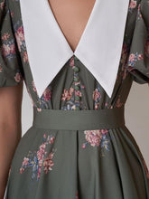 Laden Sie das Bild in den Galerie-Viewer, Elegant Floral Midi Dress