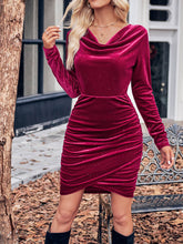 Laden Sie das Bild in den Galerie-Viewer, Swing Collar Sequined Velvet Miniskirt