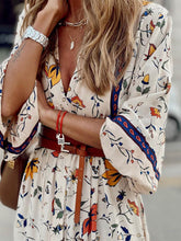 Laden Sie das Bild in den Galerie-Viewer, V-Neck Printed Loose Maxi Dress