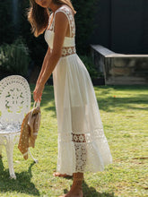 Laden Sie das Bild in den Galerie-Viewer, Long Lace Paneled Midi Dress With Full Hem