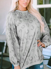 Laden Sie das Bild in den Galerie-Viewer, Leopard Print Off Shoulder Pullover Sweatshirt