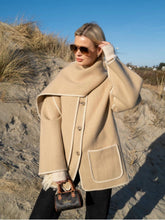 Laden Sie das Bild in den Galerie-Viewer, Draped Fringed Blend Jacket With Scarf