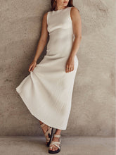 Laden Sie das Bild in den Galerie-Viewer, Off-White Sleeveless Midi Dress