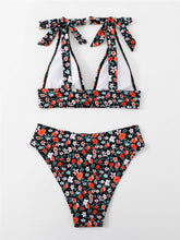 Görseli Galeri görüntüleyiciye yükleyin, Sexy printed strap buttoned floral bikini set