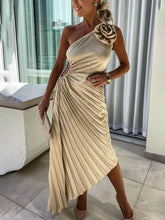 Carica l&#39;immagine nel visualizzatore di Gallery, Romantic Night Guilloche Stretch Hollow One Shoulder Pleated Maxi Dress