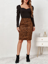 Görseli Galeri görüntüleyiciye yükleyin, Sexy Suede Skirt