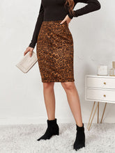 Görseli Galeri görüntüleyiciye yükleyin, Sexy Suede Skirt