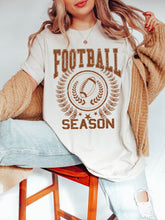 画像をギャラリービューアに読み込む, Cute Trendy Football Season T-Shirt