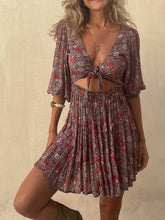 Carregar imagem no visualizador da galeria, Charming Printed Pleated Reversible Mini Dress