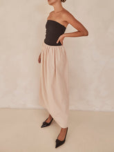 画像をギャラリービューアに読み込む, Strapless Black And Sand Paneled Maxi Dress